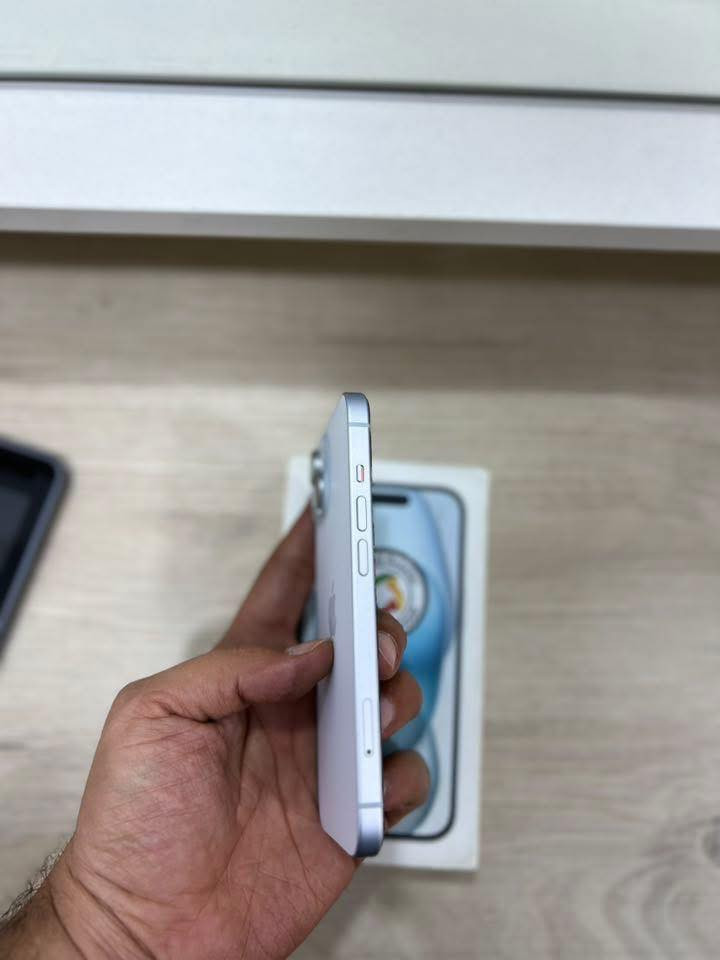 ايفون 15 عادي بطارية ٨٩ جهاز مال جنيان نضيف كلش وجديد مامفتوح ولا مبدل بي شي تفحص وين مايعجبك السعر 600 
واتساب ***********
