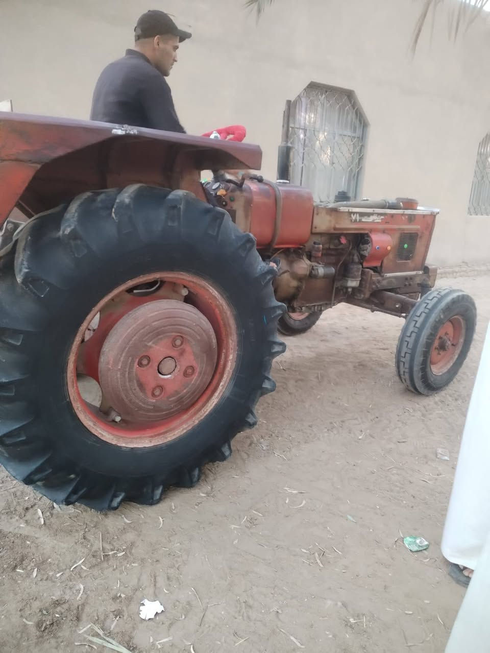 سلام عليكم عنتر له بيع موديل 88 مكينه بعدهي شركه برغي مامفتوح بيه تصل عله رقم ***********
