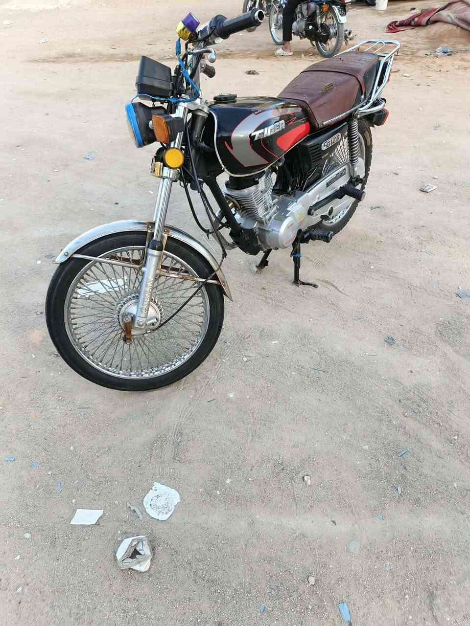 السلام عليكم دراجة للبيع تايگر أوراق سگنر اوراقها كاملة دراجة جديده موديل 21 مگينه خرسه وشلعه كهربائيات شغاله شباب الدراجة جديده ومامتعوبه السعر 475 وبيها مجال العنوان كربلاء شارع الدرة الرقم ***********
