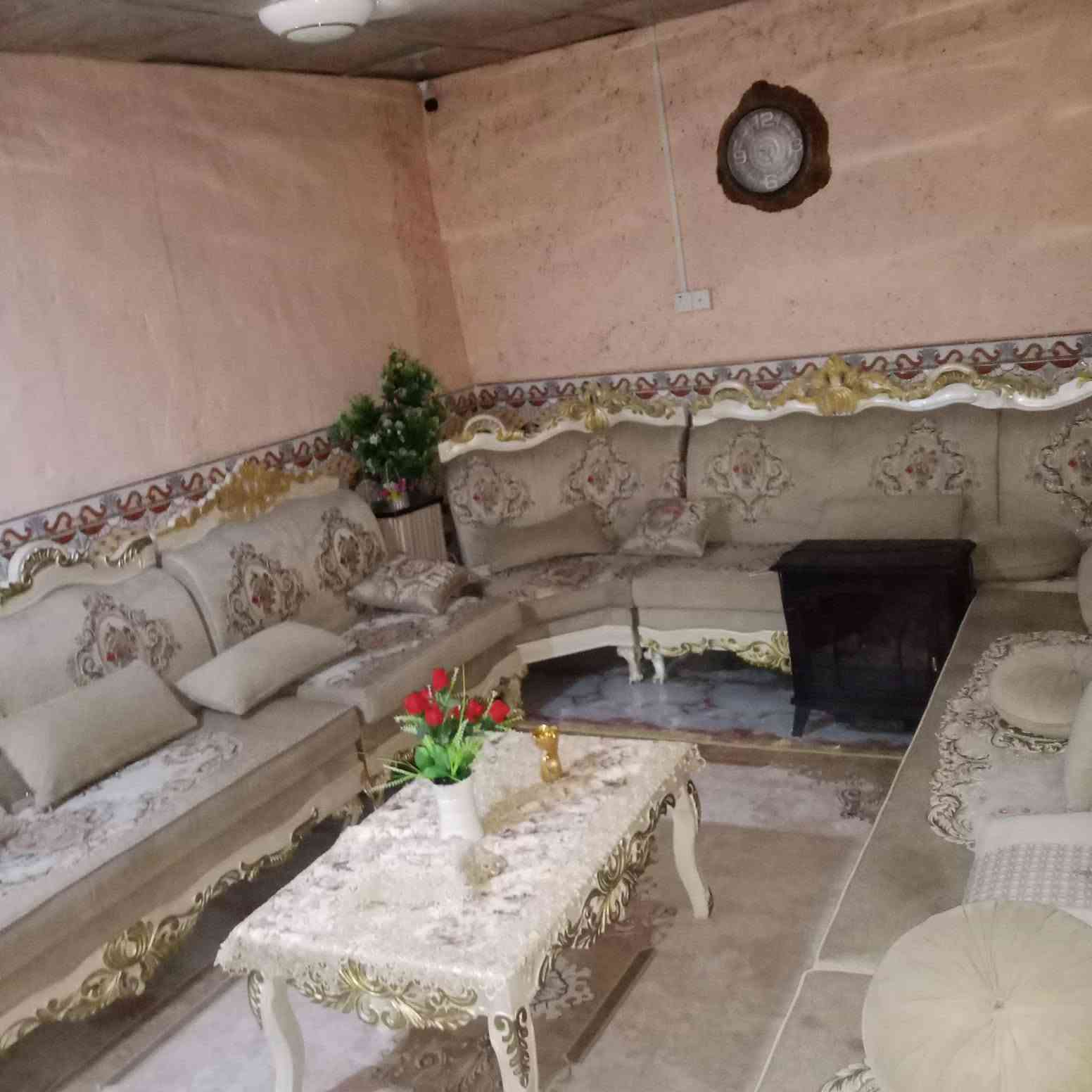 السلام عليكم عندي بيت تجاوزالامن الداخلي لبيت غرفتين وصاله كبيره وديونيه كبيره ومطبخ وصحيات البيت موقعه كلش حلو البيت لا عليه ازله ولا تبليغ السعر 18وبي مجال التصال على رقم ***********
