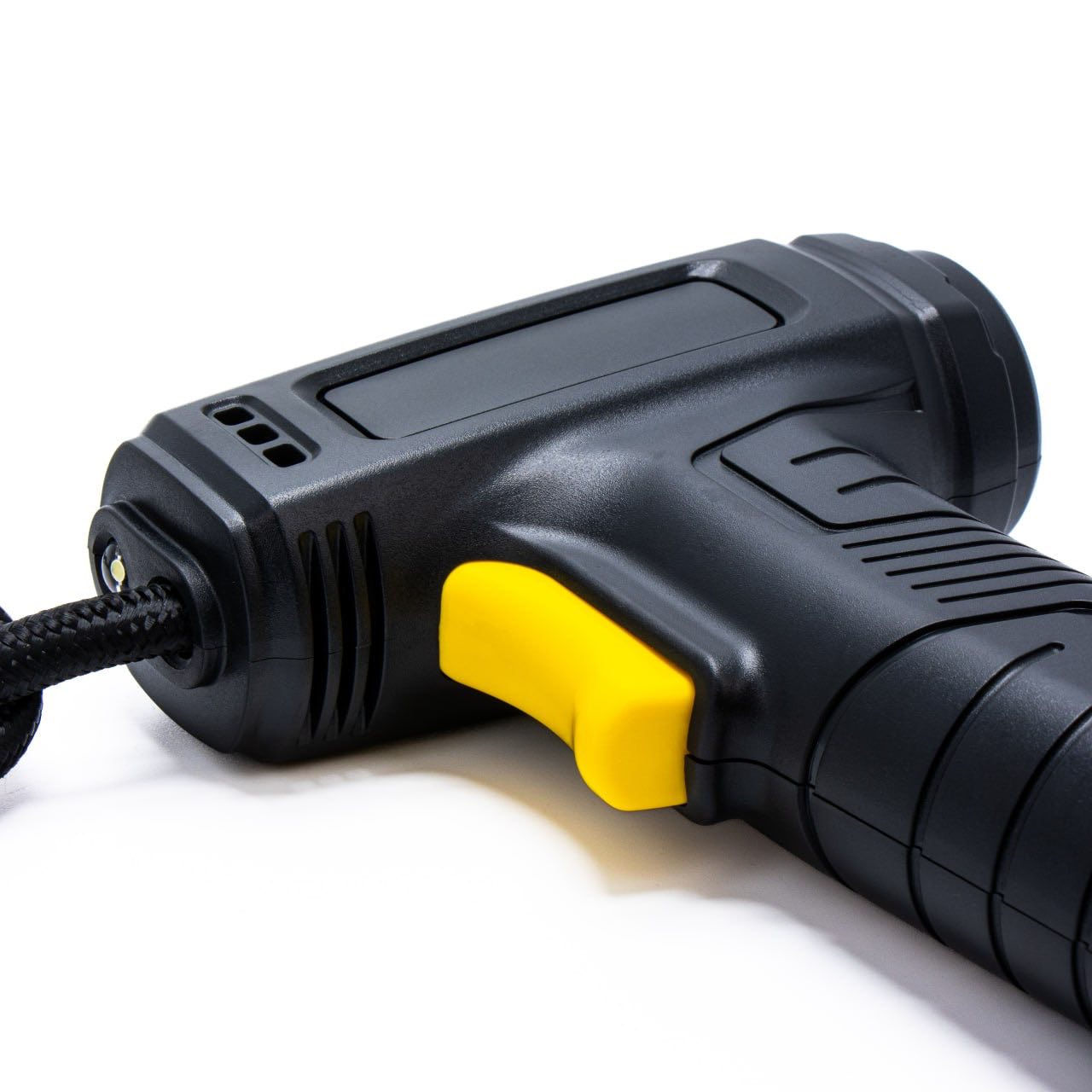 متوفر منفاخ أطارات 

لاسلكي ومحمول: يعمل ببطارية قوية تغنيك عن الأسلاك المزعجة، مما يجعله مثالياً للاستخدام في أي مكان وزمان.

دقة عالية: مزود بشاشة LED رقمية تعرض ضغط الإطار الحالي وتسمح لك بضبط الضغط المطلوب ليتوقف المنفاخ تلقائياً عند الوصول إليه.

متعدد الاستخدامات: يأتي مع خرطوم بطول 35 سم ومجموعة رؤوس لنفخ (إطارات السيارات، الدراجات النارية والهوائية، والكرات الرياضية).

للحجز خاص


**إذا كنت صاحب هذا الإعلان وتريد حذفه لأي سبب، رجاءا أرسل رسالة إلى الدعم الفني**