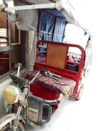 عندي ستوتة لشحن لبيع جاهزة من كل شي عشر بطاريات بيه بس ليت امامي مو شغ...