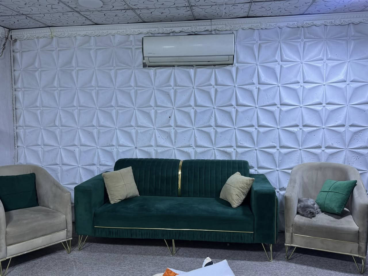 تخم 10 مقاعد
نظيف بس يحتاج تنظيف بسيط 
السعر 400 الف


**إذا كنت صاحب هذا الإعلان وتريد حذفه لأي سبب، رجاءا أرسل رسالة إلى الدعم الفني**