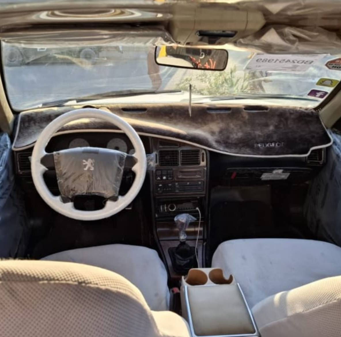 ياالله سلام عليكم شباب بيجو بارص 2015 كير ومحرك حاويه الله شاهد لاتنقيص ولا تبخير سياره خير من الله ربع ماذب عليه كفاله عامه من عده طخه بصيطه كلش جوه المازده ومعمره السياره بسمنه تحويل مباشر السياره جديده بمعنه  الكلمه حداديه جاهزه  السعر 47 وبيه مجال حك الجيه مكاني بغداد النهروان متواجد واتساب وعل خط***********
