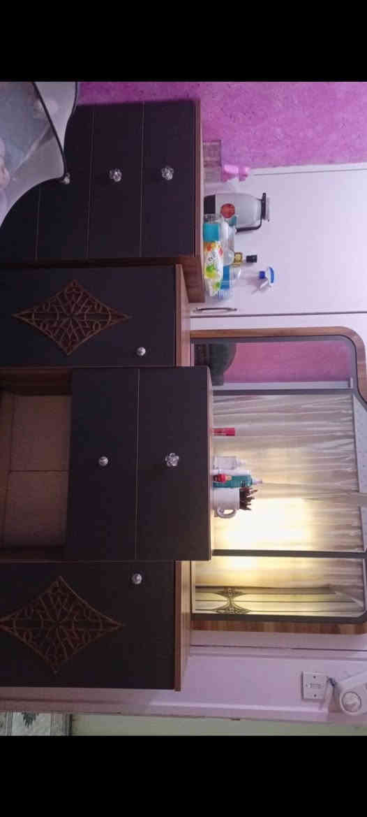 غرفة نوم تركي نضيفه 7قطع 650بي مجال
العنوان عامريه الفلوجه 
***********
