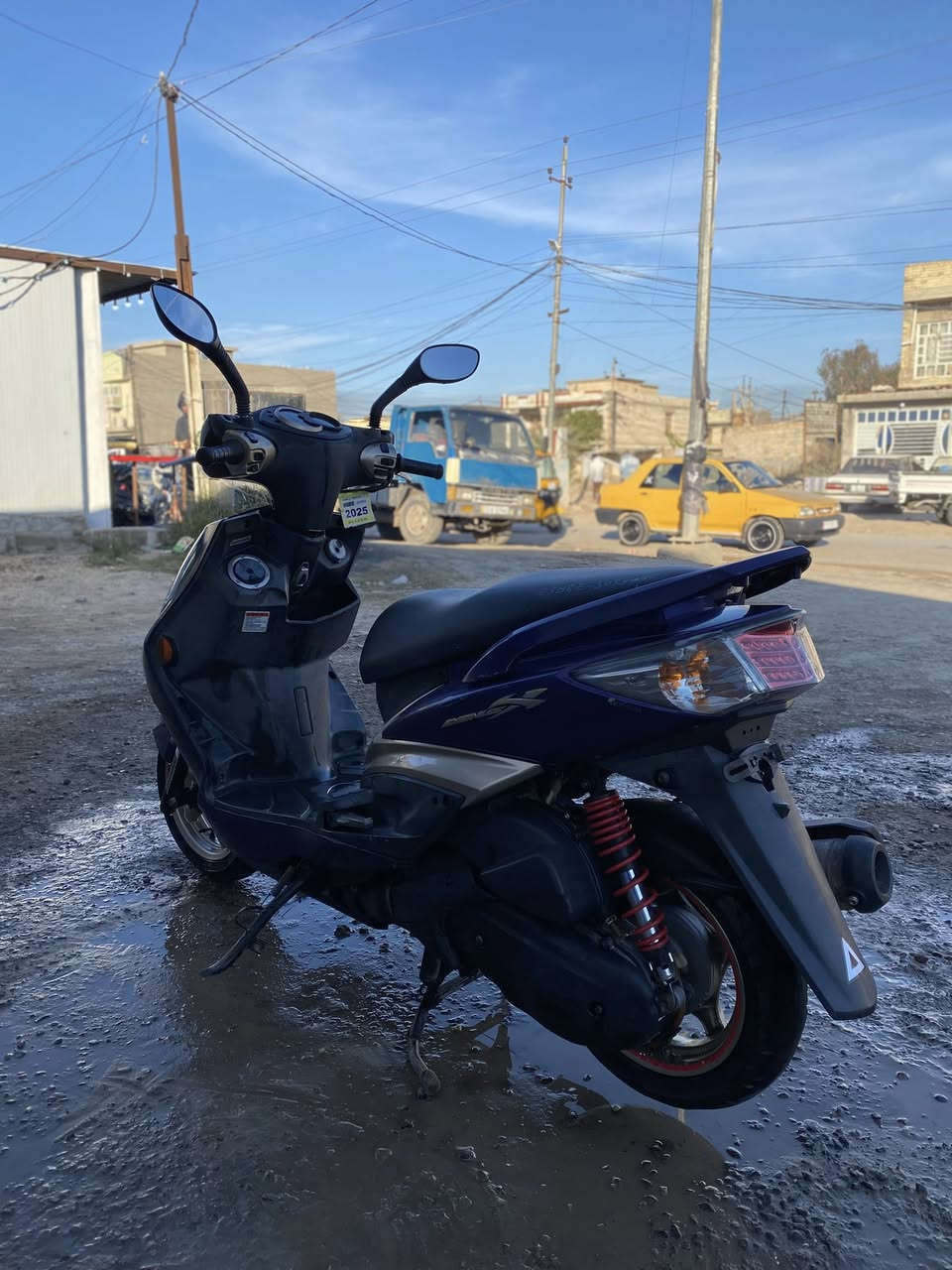 السلام عليكم 
سكنس فحل كولد كفالة عامة
دراجة قبل شهر نازلة
مكينة بلادية برغي ممفتوح بيه
كفرات بلادي لون مميز ختم واحد
كهربائيات كله شغالة
شاشه 3 الوان 
مابيه ٲي نقص على وضع الرمبة
السعر خاص او اتصال 
***********
مكاني بغداد الشعلة
