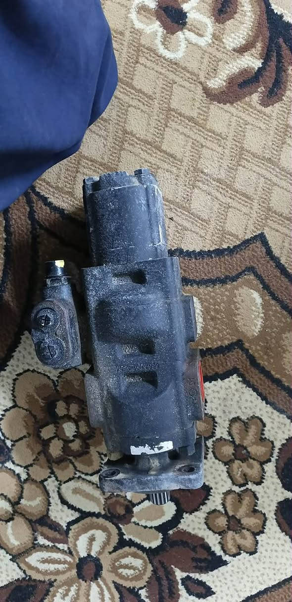 للبيع مضخه أصلي مال رافعة شوكية سلايت 14متر بل شرط وياه تخم تيرات  ال عدد 4وياه الوياله ستفسار ***********
