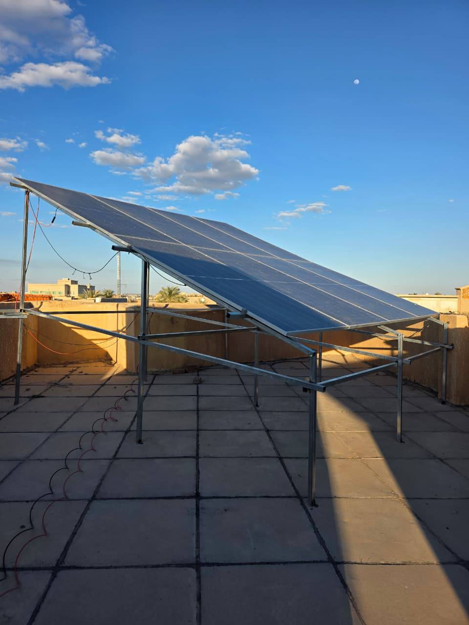 “طاقة نظيفة، توفير حقيقي، وضمان أكيد.”🫡

بفضل الله ... المزيد من الإنجازات في مجال الطاقة الشمسية...

✅✅✅✅✅✅✅✅✅✅✅✅✅

✨🔆 تنصيب منظومة طاقة شمسية جديدة في تكريت – القادسية 🔆✨

 فقد نفّذ مكتبنا، مكتب توب اينيرجي لخدمات الطاقة الشمسية
Top Energy For Solar Services
منظومة طاقة شمسية متكاملة لمنزل (الدكتور المهندس مؤيد عبد) في #تكريت-القادسية💯

⚡⚡⚡⚡⚡⚡⚡⚡⚡⚡⚡⚡⚡

🔹 مكونات المنظومة:

1️⃣ ألواح شمسية ☀️ قدرة 620 واط عدد (14 لوح)
✔️ بضمان حقيقي لمدة 15 سنة
✔️ كفاءة عالية وأداء ثابت لتحمّل أجواء العراق

2️⃣ بطارية ليثيوم🔋 بسعة 16 كيلو واط 
✔️ خزن طاقة مستقر وآمن
✔️ بضمان حقيقي لمدة 5 سنوات

3️⃣ جهاز انفيرتر نوع Deye ⚡
✔️ سعة 12 كيلو واط
✔️ أداء ذكي وإدارة متكاملة للمنظومة
✔️ بضمان 3 سنوات

💡 الحل الأمثل لتقليل الاعتماد على الكهرباء الوطنية والمولد
💡 توفير طويل الأمد واستثمار مضمون

 عنوان المكتب 🗺️🗺️
#تكريت – شارع الأطباء
قرب تجهيزات الوديد الطبية.

📞 للاستفسار والحجز يرجى التواصل عبر الصفحة أو الاتصال المباشر.

🔋 Top Energy For Solar Services
طاقة نظيفة… مستقبل مضمون ... مع راحة البال 🌞


**إذا كنت صاحب هذا الإعلان وتريد حذفه لأي سبب، رجاءا أرسل رسالة إلى الدعم الفني**