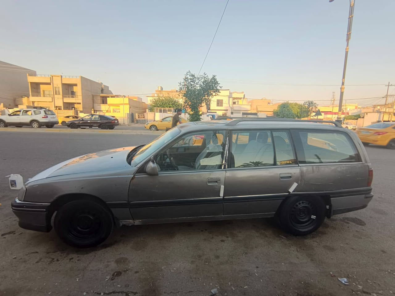 للبيع اوبل اوميكا حجم 20 محرك وكير بطه ونجي بشرط صدر نظيف تحتاج شويه ترتيب السعر 22وبيها مجال شرط التحويل *********** مكان السياره كركوك
