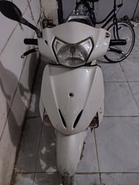 السلام وعليكم ليدي معروض ب 700 تواصل 07717733815