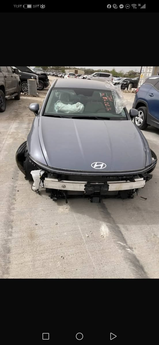 سوناتا ٢٤ لون مميز اسمنتي حادثها خفيف حداديه السياره جاهزه تترقم أي محافظه موجوده بالحله *********** واتساب ماشيه ١٣(حره) سعرها ١٧٨ بيه مجال
