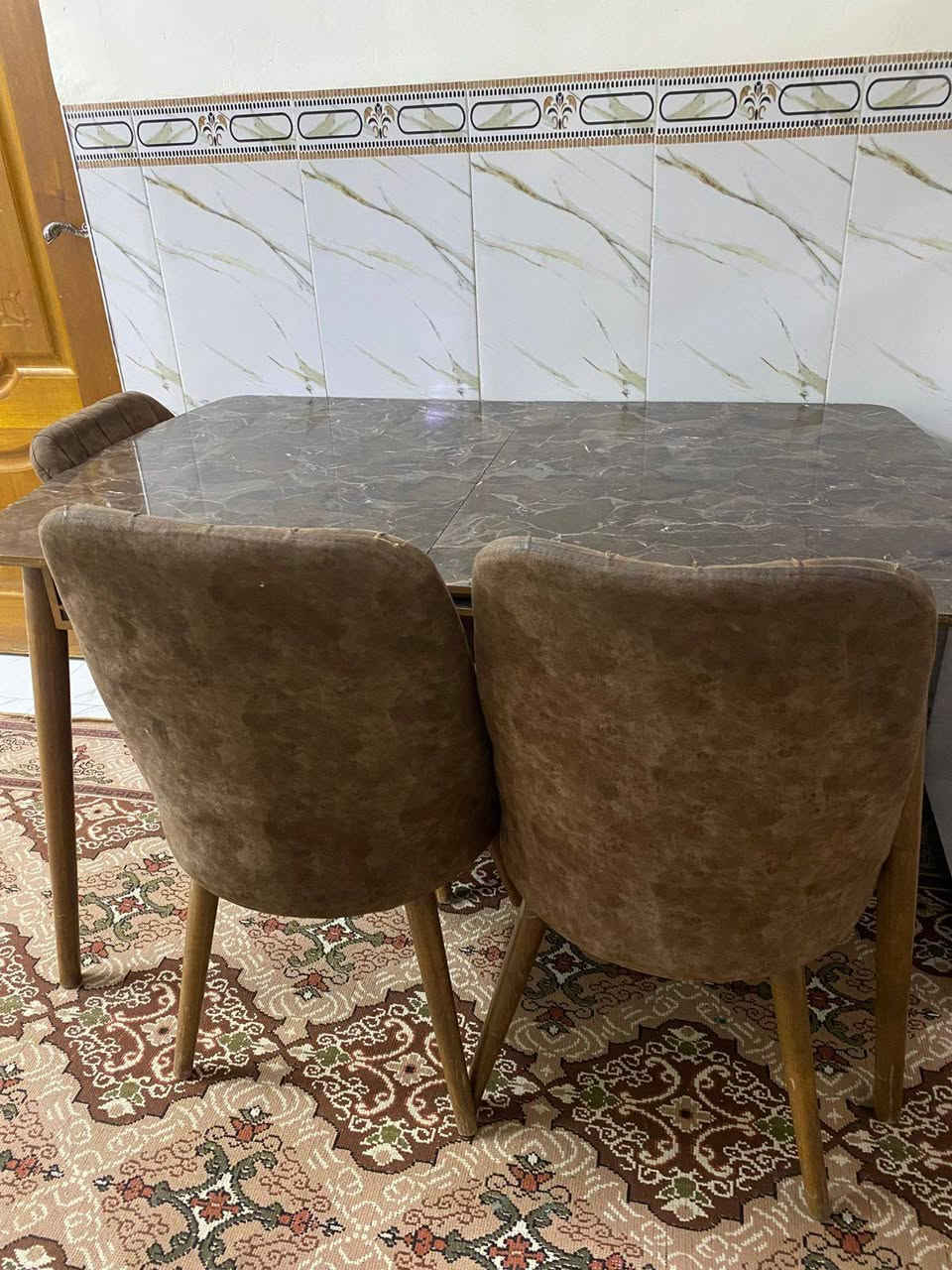 السلام عليكم عندي غراض للبيع اسعارهم مكتوبة وبيهن مجال
طاولة الطعام تتكبر وتتصغر وتتكون من ٣ كراسي
المجمدة جديدة ١٤ قدم
ميز بلازمة 
كومدي خشب تركي
للتواصل واتساب ***********
