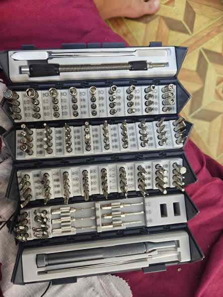 سلام عليكم عدة 128 قطعة كاملة جديدة غير مستخدمة للبيع السعر 40
***********
