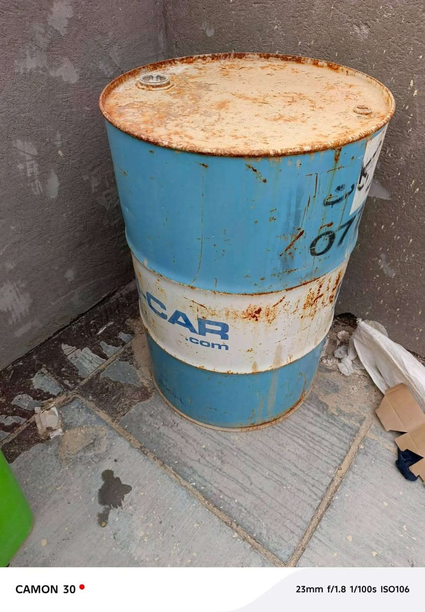 برميل للبيع 220 لتر للبيع صناعته الماني نضيف وبطنه نضيفه جديدة سعره 15 مكاني كربلاء شارع الرابط حي الزبيليه ***********
