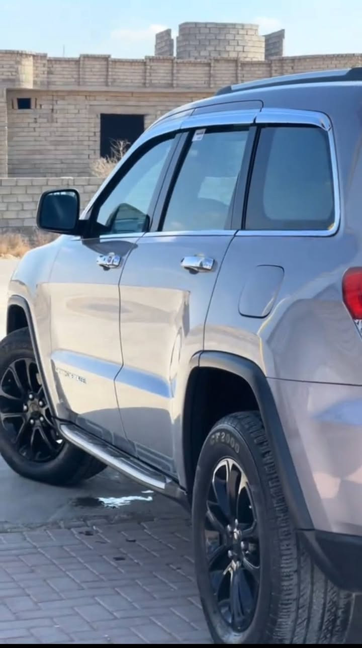 السلام عليكم ورحمة الله وبركاتة البيع او مراوس حسب القناعه جيب لاريدو موديل 2014 وارد أمريكي حادثه من امريكه جاملغ وبنيد ونصبغن وصار بيه الجاملغ الثاني الأمامي  توحيد لون ويه البجم السونار موجود بل منشور والمحرك والكير كفاله  سياره فول مواصفات الاخير كشن كهربائي وفتحه وصندوق كهربائي وجكات السياره وبعد اهوايه مواصفات ماشيه 200 السعر 190 وبيه مجال الشراي ورجاء لحد يعلق تعليق موحلو
مكان السياره الأنبار فلوجه الاستفسار عن الرقم ***********
مكلف بل نشر
