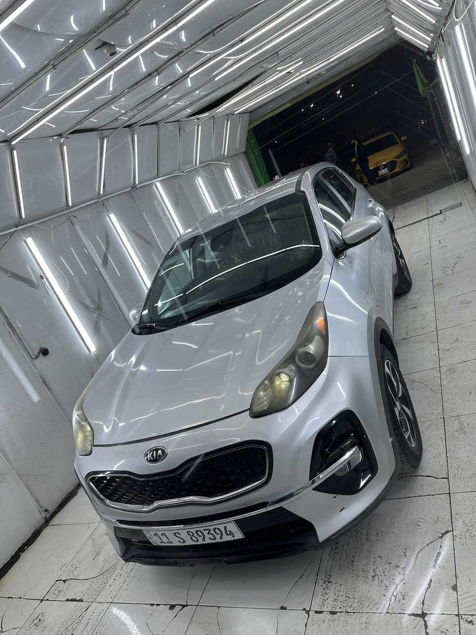 السلام عليكم 
سبورتج 2021 وارد امريكي 
رقم بغداد الدولي 
ماشية 80 الف 
كير محرك بلاديات 
حادثها جاملغ وبنيد تبديل 
والجاملغ الثاني مرشوش
بدون ضرر داخلي شرط الفحص
مواصفات السيارة واضحة بالصور
مكاني بغداد البلديات سعرها 144 ورقة
للاتصال فقط : ***********
