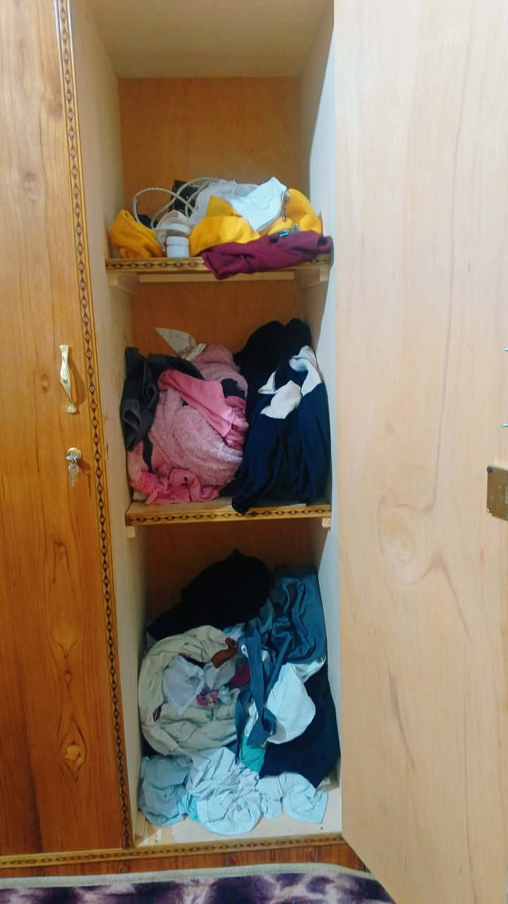 سلام عليكم
كنتور بابين 
طول 2متر 
عرض 1متر 
الباب 1بي 3خنات
الباب2بي خانه التعلاكه 
السعره 175الف وبي مجال 
العلم كنتور جديد 
رقم واتساب فقط
***********
