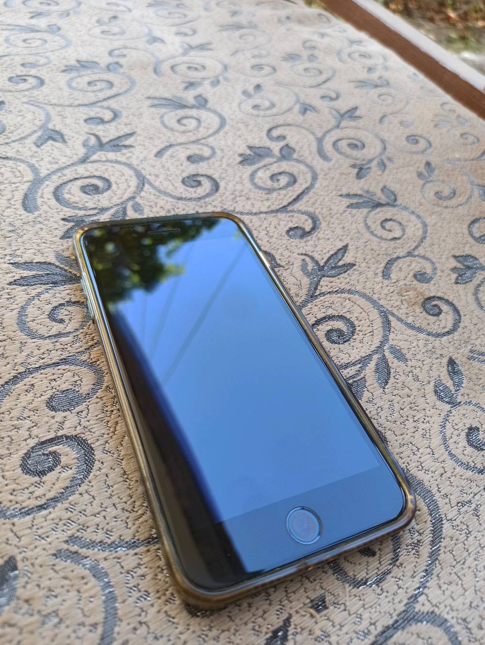 سلام عليكم أيفون 7بلاص نضيف گلش مبدل بي شاشه وبطاريه وكاله وكاله أصليات  للبيع السعر 120 وياه كفر جديد وكيبل أصلي مكاني حله مركز ***********