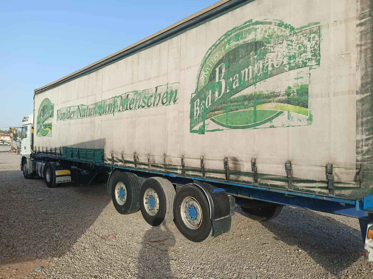 السلام عليكم مان 2001 
جادر كبس راس وعربانه
دبل تنكي كان وحد 450لتر واحد700لتر
سنويه بسمي 2027
***********
