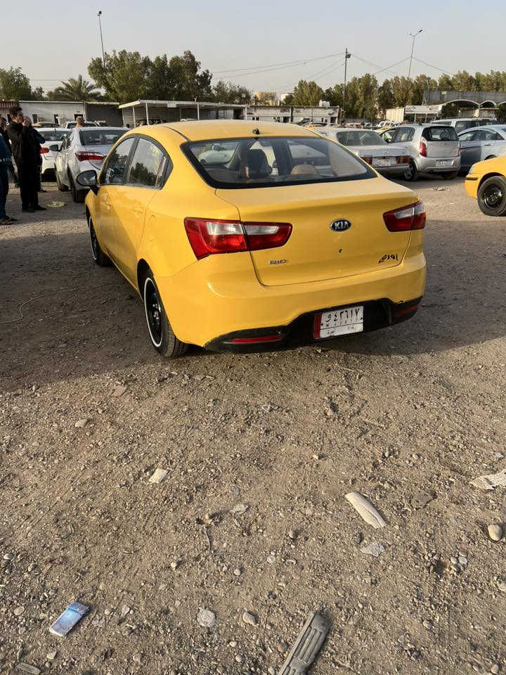 سلام عليكم كيا ريو خليجي موديل ١٥
السيارة كاملة من الالف للياء ربع دينار مذب عليها نص نكرة 

مكينه ١٦٠٠ دوش قطرتين مكاني بغداد البياع عارضها ٨٠ وبيها مجال 

***********
