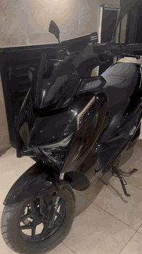 السلام عليكم
دراجه شحن موديل 2025 دراجه وكاله APO 
وشاحنته ايضاً APO دراجه مختمه بكامل من شركه APO
دراجه فقط بيه شخطين موضحات بصور صغيرات😍
بطاريته ليثيوم🔋 32امبير 72v
تمشيك 75km 🏍️🛣️
بيه نضام لبارك 🅿️ هذا نضام متمشي دراجه اله دوس بريك
لايت عالي وناصي مع لايت ذكي يتغير عن طريق  لهاتف باي لون يعجبك  واشاير يمين ويسار ودبل إشارة ومثبت سرعه
ودكمه تبديل نمر  وصندوق الذي توجد فيه بطاريه فيه مساحه تخزين واسعه مع جنطه خلفيه موجوده ﺑـس شايله أني وسماعه بلوتوث وشاحن منفذ usp و تايبسي
وسرعه دراجه 100 بشاشه
لحقيقي مالته اني قايسه بيدي 85 تمشي واني وزني88
لملف مالته 2500حقيقي 
دراجه يجي بيه تشغيل عن بـعد وياه مفاتيح ثنين تشغيل ومفاتيح ثنين لجنطه لخلفيه اني شايله وكرتين NFC لتشغيل دراجة وبصمتين لتشغيل دراجة
دراجه قبل 5اشهر مشتريه بعده جديده ولوصل موجود مشتريه من معرض حسن وحسين gt شعار الأسد 🦁
وسعره مناسب 🔥
لتواصل 📞 ***********
العنوان بغداد البياع الشرطه الرابعه 📍
