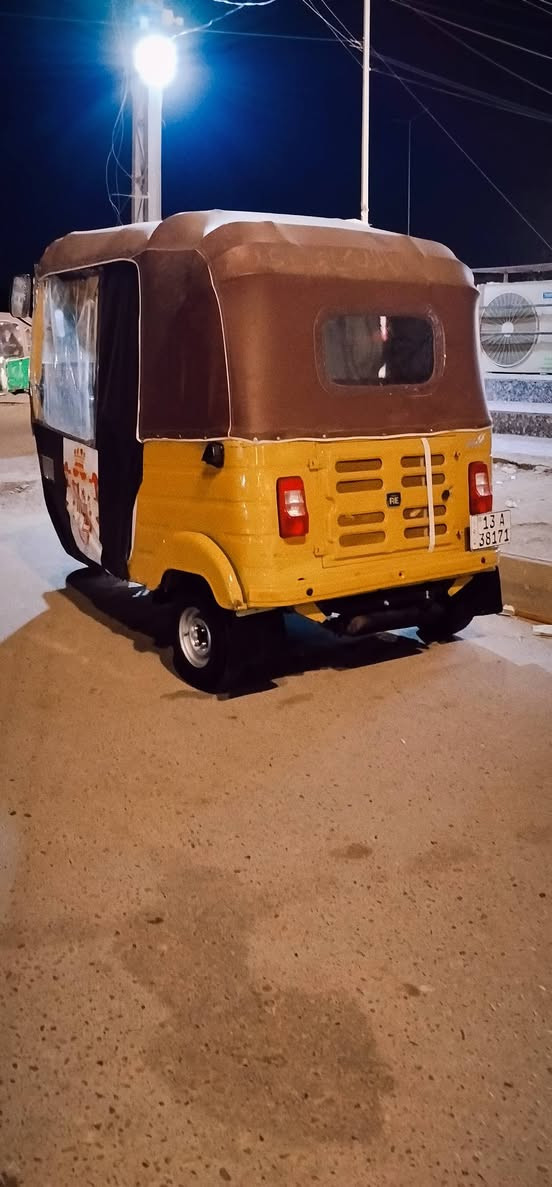 سلام عليكم تكتك عشرين مرقم مال جني  والله العظيم جهازه من كلشي جادر جديد حداديه تخم تاير دوشمه فرشات تخم كبل الشارع ما ذب عليه ربع تصل وتدلل***********
