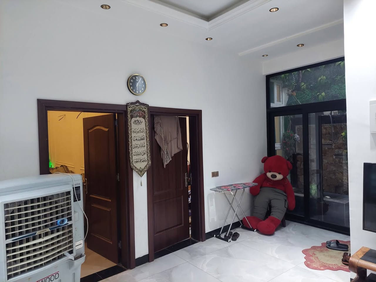 دار للبيع ١٣٥ ممتر ملك صرف والوجه ١٤ نزال ٩.٥ الطابق الأرضي  ٢غرف نوم مطبخ صاله واستقبال منور شلال داخلي
الطابق الثاني مشتملين  هيكل كامل بناء درجه اولى بلوك احمر 
العنوان بعقوبه القيصريه ‏‪***********‬‏
