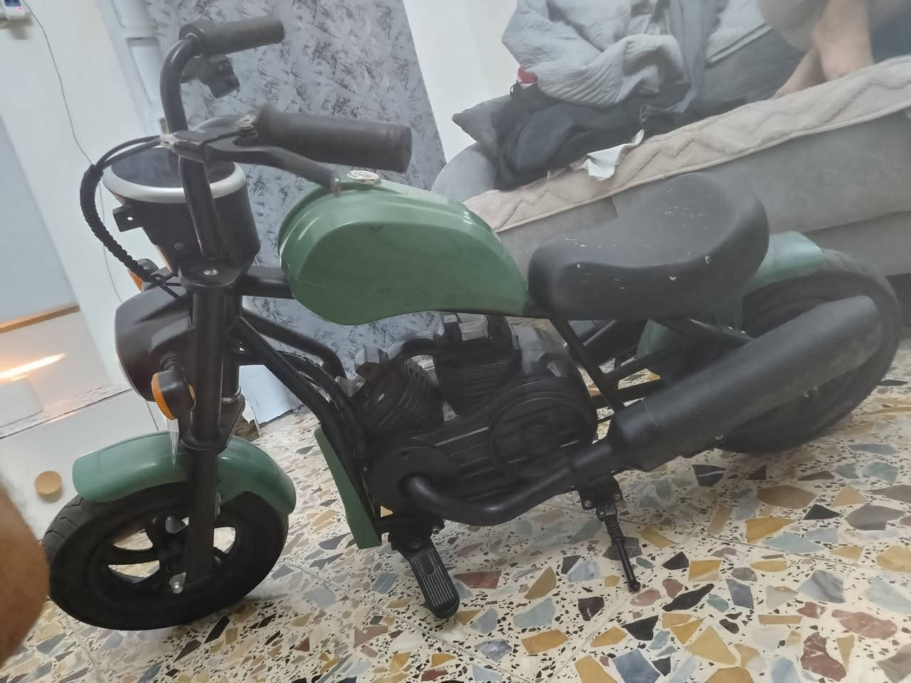 دراجه هارلي تتحمل اعمار لحد 15 سنه✅
بس باتري هابط   المواصفات بهاي الدراجه✅
تاير جوب ويل ثمانيه حديد ✅
القدره 24 فولت يعني خيالي✅
كشن جلد ✅
نشرات بالصالنصه✅
التحكم دواسه باليد ✅ نفس الحقيقه
بريك باليده✅
شاشه نفس تصميم الاصليه✅
شكد مااحجي بيها قليل✅
تحكم تلث سرع✅
هورن ✅
بلوتوث✅ مكاني بغداد


**إذا كنت صاحب هذا الإعلان وتريد حذفه لأي سبب، رجاءا أرسل رسالة إلى الدعم الفني**