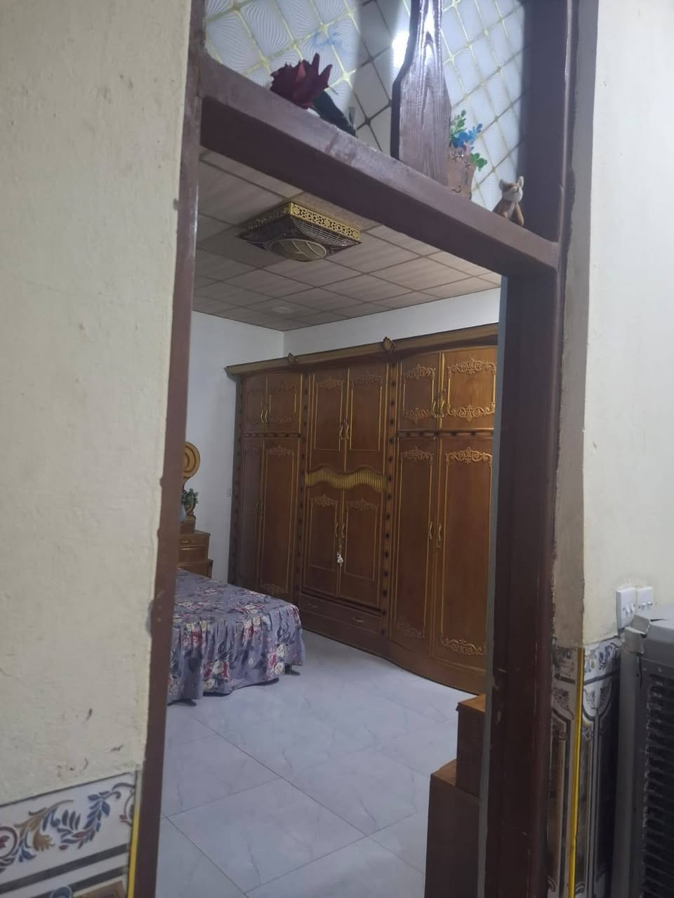 بيت للبيع في بهرز حي الشرطه مساحه ٢٠٠متر سند ٢٥ طابفين الطابق الأول استقبال ومطبخ وغرفتين وصحيات والطابق ثاني ٣غرف نوم وسطحين وصحيات للأستفسار الاتصال على الرقم ***********
