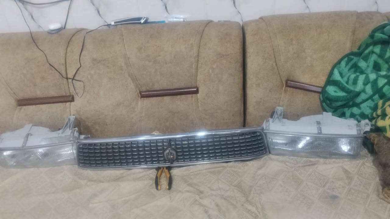 سلام عليكم  زوج لايتات مارك كربلاء أبو البلوجكتور حاويه ويا عطر  نظافه 100 بل 100مال حاويه الاستفسار ***********
