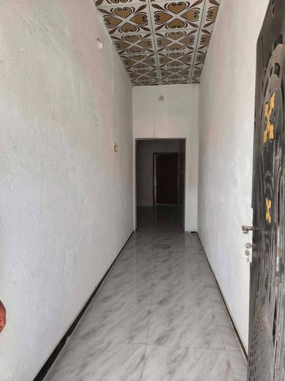 السلام عليكم دار للبيع المساحه 150 الموقع حي الاعلام  قرب النادي الرياضي للاستفسار ***********
