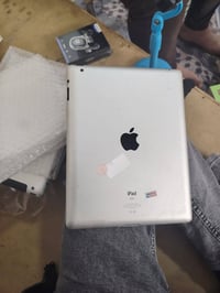 آيباد • ذاكرة ٦٤ • للبيع