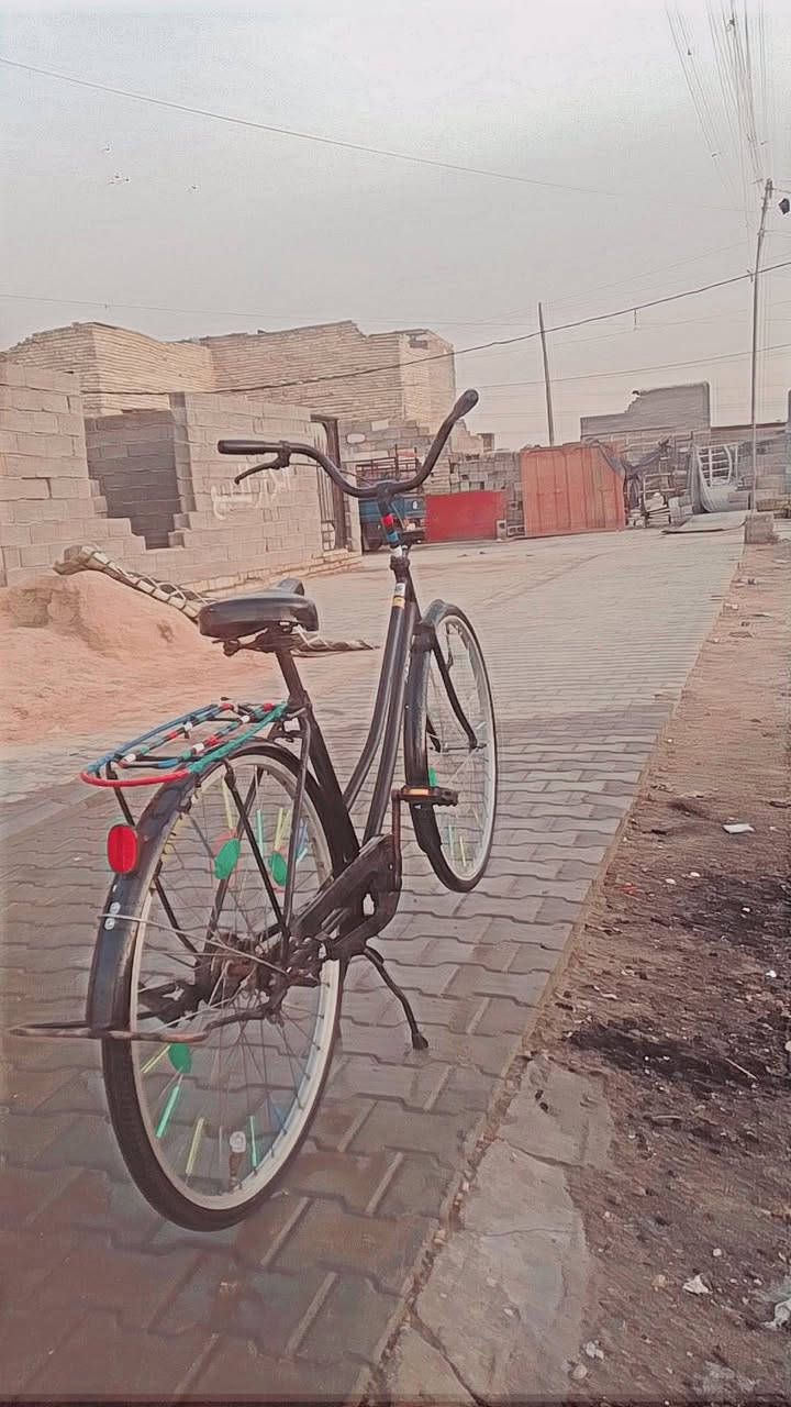 سلام عليكم بيسكل البيع بناتي الحجم 27لون اسود كدامكم بيسكل نضيف نضافه 100 %بريك خلفي ب مكان صفاره سعر 80وبي مجال مكان سبع قصور رقمي ***********متواجد عله فيس وعله واتساب
