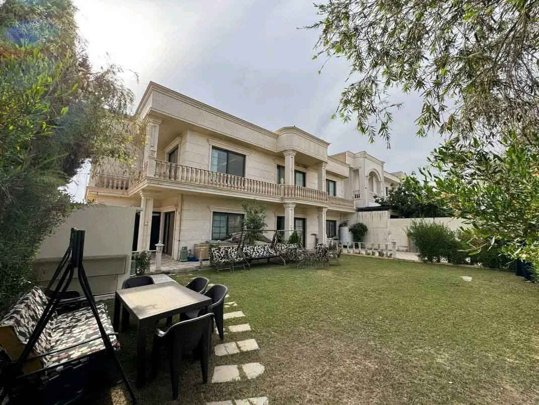 لاوان ستي كود 28
#منزل للبيع في اربيل مجمع #لاوان ستي 
مساحة 400م 
200م بناء طابو صرف و 200م حديقه إضافية 
واجهه كلها مرمر تركي 
يتكون من 5 غرف نوم و مخزن 
التمليك لكل من يحمل الجنسية العراقية 
للمزيد من المعلومات يرجى التواصل معنا على الأرقام التالية 
***********
*********** 

 #شركة_باب_النجاح_للعقارات #عقارات_اربيل #بيع_وشراء أربيل, العراق
