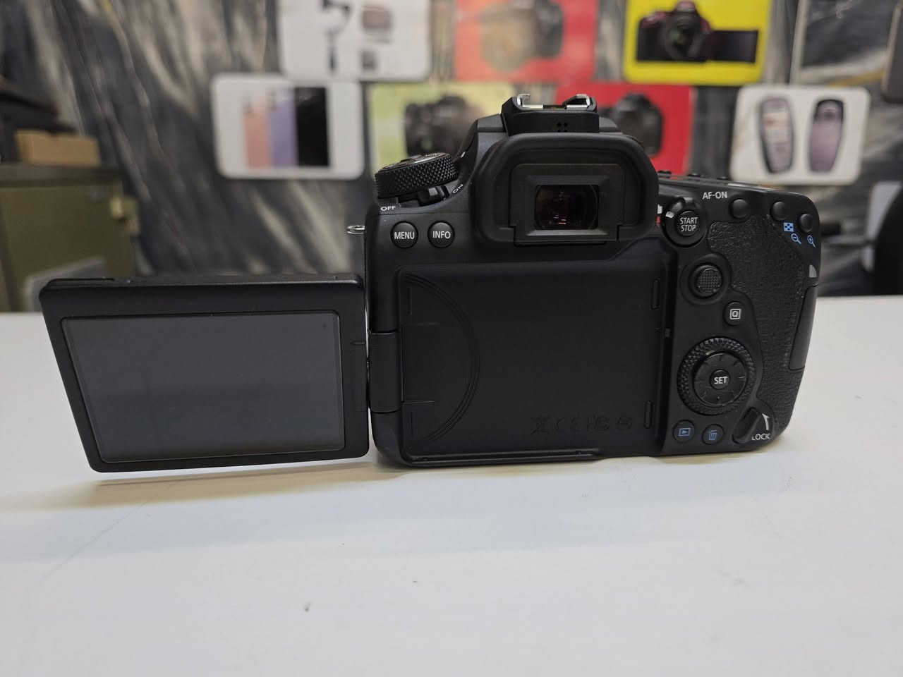 كانون 90D مع عدسه 18 135 USM 
   بها نضام استبلايز مواصفاتهاتصوير
   فديو 4K شاشة قلاب ولمس وايفاي
   دقه سنسر 32 ميكا بكسل 10 لقطات
       بالثانيه  نقاط فوكس 45 نقطه 
       وبعد بها مواصفات ابحث عنها 

   كامره مناسبة لجميع انماط التصوير
  ونتائج تصوير قويه لجميع المجالات 
      نضيفه جدا مكفوله شترها 19k   

     ✨️ السعر 1 مليون و200 الف ✨️
        صنع يابان والبيع مع الضمان 

  (*********** أتصال+واتساب)
   (يتوفر التوصيل🚕لكل العراق🇮🇶)
    موقع المحل:-🧭 بغداد باب الشرقي
