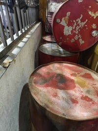 وبركاته براميل فارغة للبيع براميل نظيفة من الداخل سعر الوحدة ٢٠ الف ال...