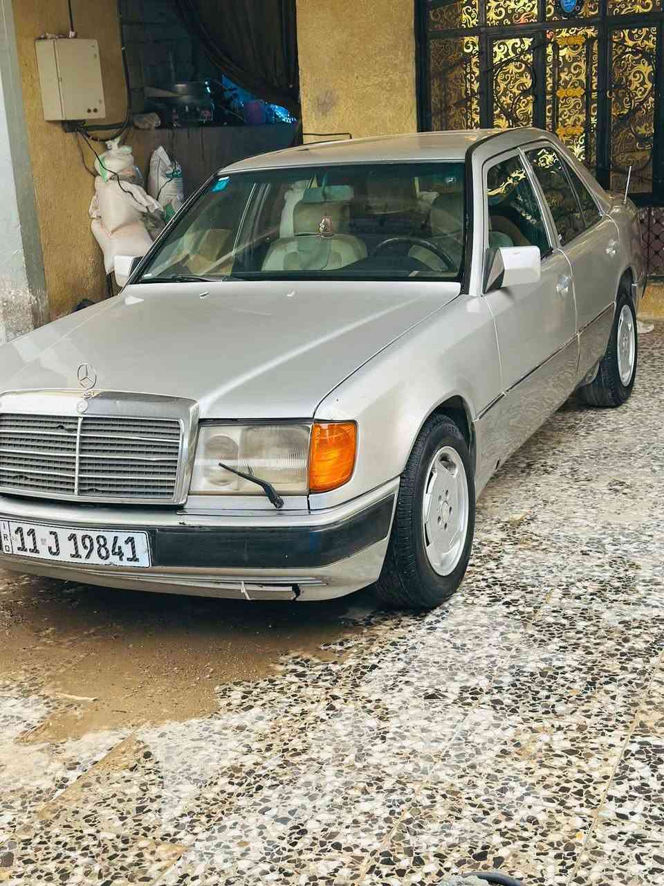 سلام عليكم مارسدس لبيع مكينه ثنين ونص ونجي موديل 85 مصبوغه لجماليه سياره خير من الله ماناقصهه شي السعر 43 مكان بغداد بسمايه لاسفسار ***********

