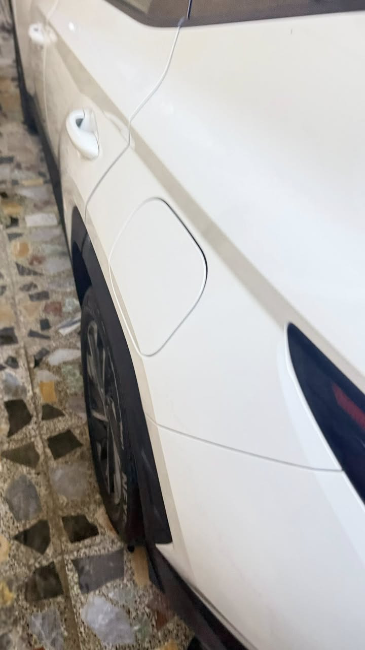 للبيع توسان خليجي وارد الخليج
🚗 الحالة: ممتازة – استعمال شخصي
💰 السعر: 215 ورقة / 21,500 دولار (قابل للتفاوض البسيط)

المواصفات (فول ما عدا البانوراما):
 • شاشة
 • كاميرا خلفية
 • نظام بصمة + تشغيل ستارت
 • تشغيل عن بُعد
 • مثبت سرعة
 • رادار
 • مانع الانزلاق
 • ABS
 • إضاءة محيطية
 • مصابيح زينون أمامية
 • مصابيح أمامية LED
 • كشافات ضباب
 • ستائر خلفية
 • مقاعد كهربائي)

تفاصيل:
 • اللون: أبيض
 • المقاعد: قماش
 • عدد المقاعد: 5
 • اللوحة: أربيل – خصوصي
 • السيارة نظيفة وما تحتاج شي
ماشية 45 الف 

📍 الموقع: (بغداد الدوره
📞 للاتصال أو واتساب: (***********
