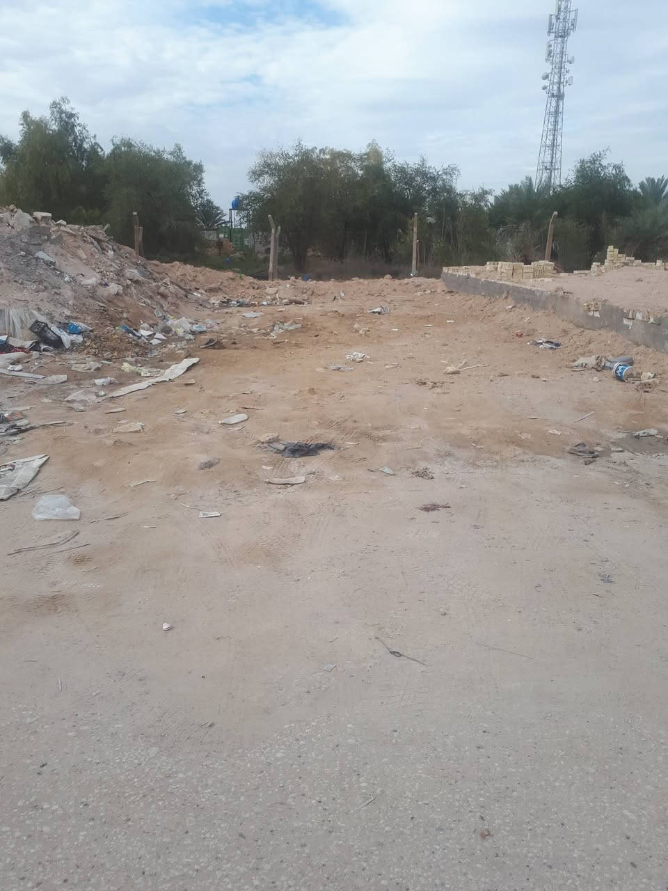 السلام عليكم/قطعة ارض للبيع طريق نجف/كربلاء / طريق ياحسين عامود/169/تبعد عن الشارع الرئيسي /150/متر مساحة القطعه/250/متر مربعة/سند/25/تصلح حسينيه للزوار وتصلح/سكن /متوفره كافة الخدمات/للتواصل/***********/
