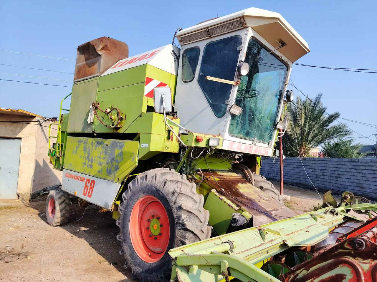 السلام عليكم ورحمة الله وبركاته  حاصده كلاص للبيع منفيس ما مسجله موديل ٨٦العنوان   بغداد  تفاصيل اكثر  ***********السعر  ١٠مليون
