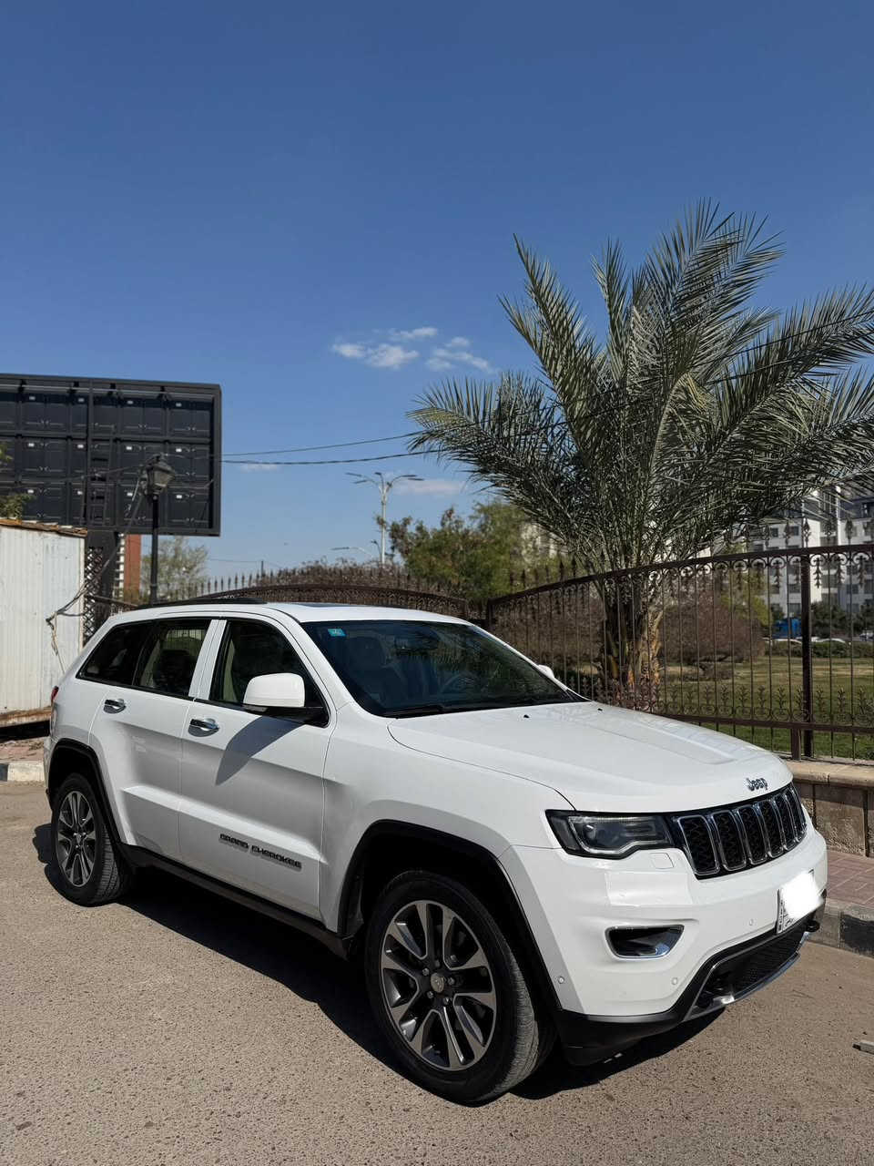 السلام عليكم
جيب 2018 خليجية لمتدد بلاص 3 شاشات 
كفالة من الصبغ والتبديل
جديدة سيارة ومناقصه شي
السعر 24.300$ وبيه مجال بسيط
مكاني بغداد السيدية
***********
