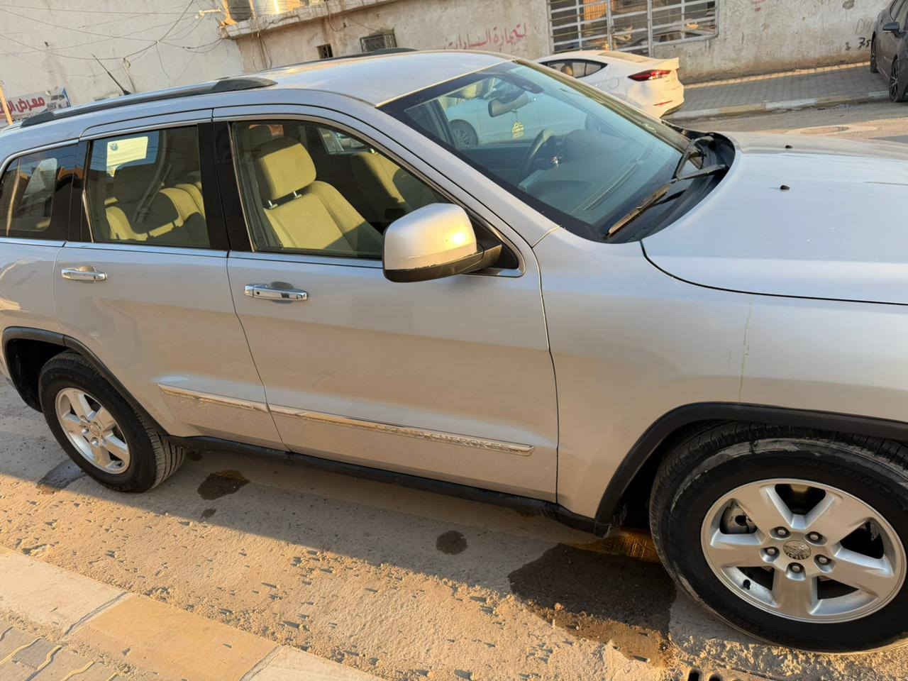 جيب لاريدو موديل 2011 بيها ثلث قطع . شرط بدون دواخل جاملغين الاماميه والبنيد مكان السيارة صلاح الدين بيجي
السعر 135 مجال قليل 
***********
