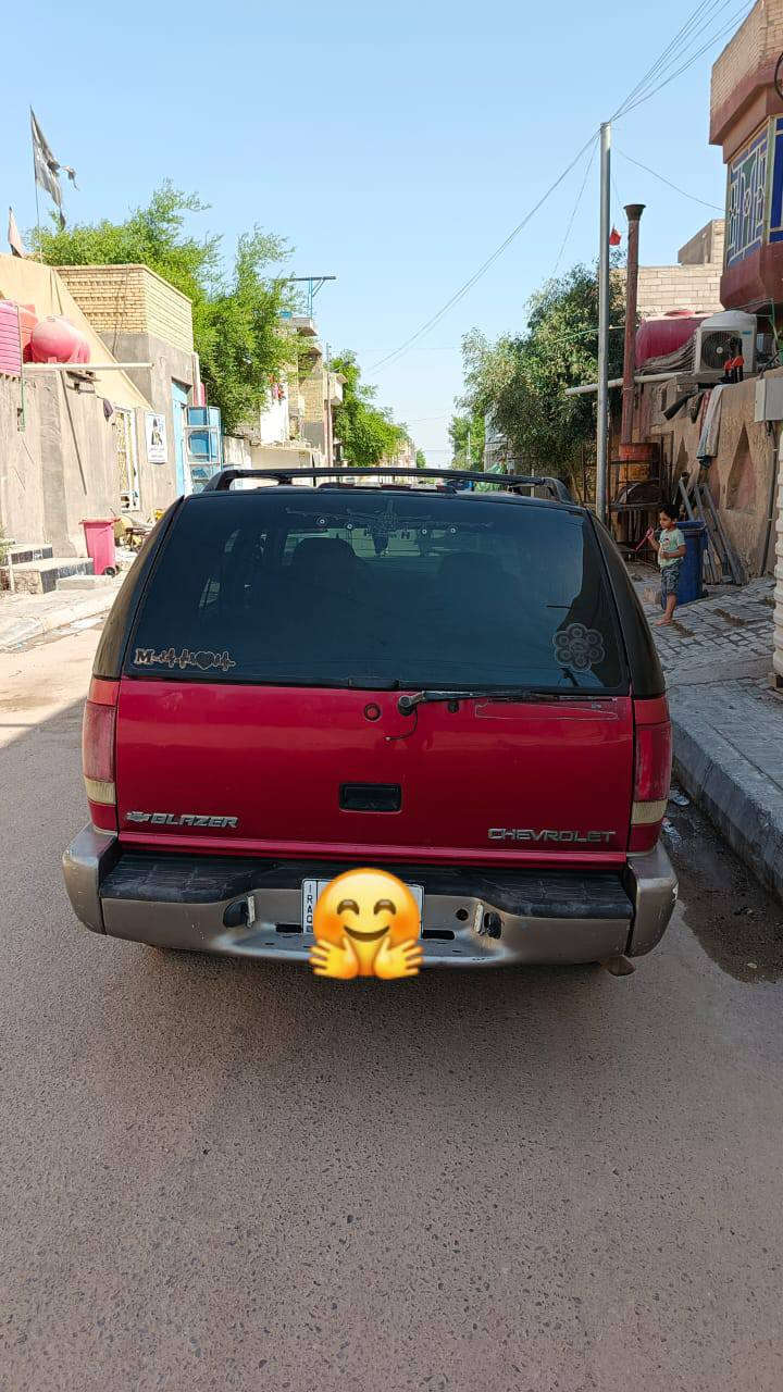 بلايزر مديل ٢٠٠٠ضبط
مكفوله من اي عيب شرعي كصه او حادث قوي 
مشتريه من راعيه رقمه كربلاء مشروع وطني وراعيه ايريد تحويل 
بدون تحول مكينه وكير بلاد 
الدشبول ماله مكسور مثل ما موضح صور 
وبيه خيط تبخير خفيف 
ومرات قليله اتصير طفره بل نمر من الاول الى الثالث 
حداديه نص ونص   
التايرات الاماميه جديده والخلفيه نضيفه 
التبريد اكمبريسر يشتغل بس يراد غاز 
مكاني البصرة 
السعر ٣٨ وبيه مجال حق الجيه
رقمي ***********
