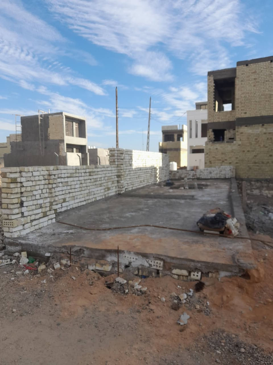 للبيع مساحة ٥٦ متر 
الواجه ٤ وربع 
النزال ١٣ونص 
مجمع الدرة السكني 
السعر ٣٣ مليون 
الاتصال ***********
