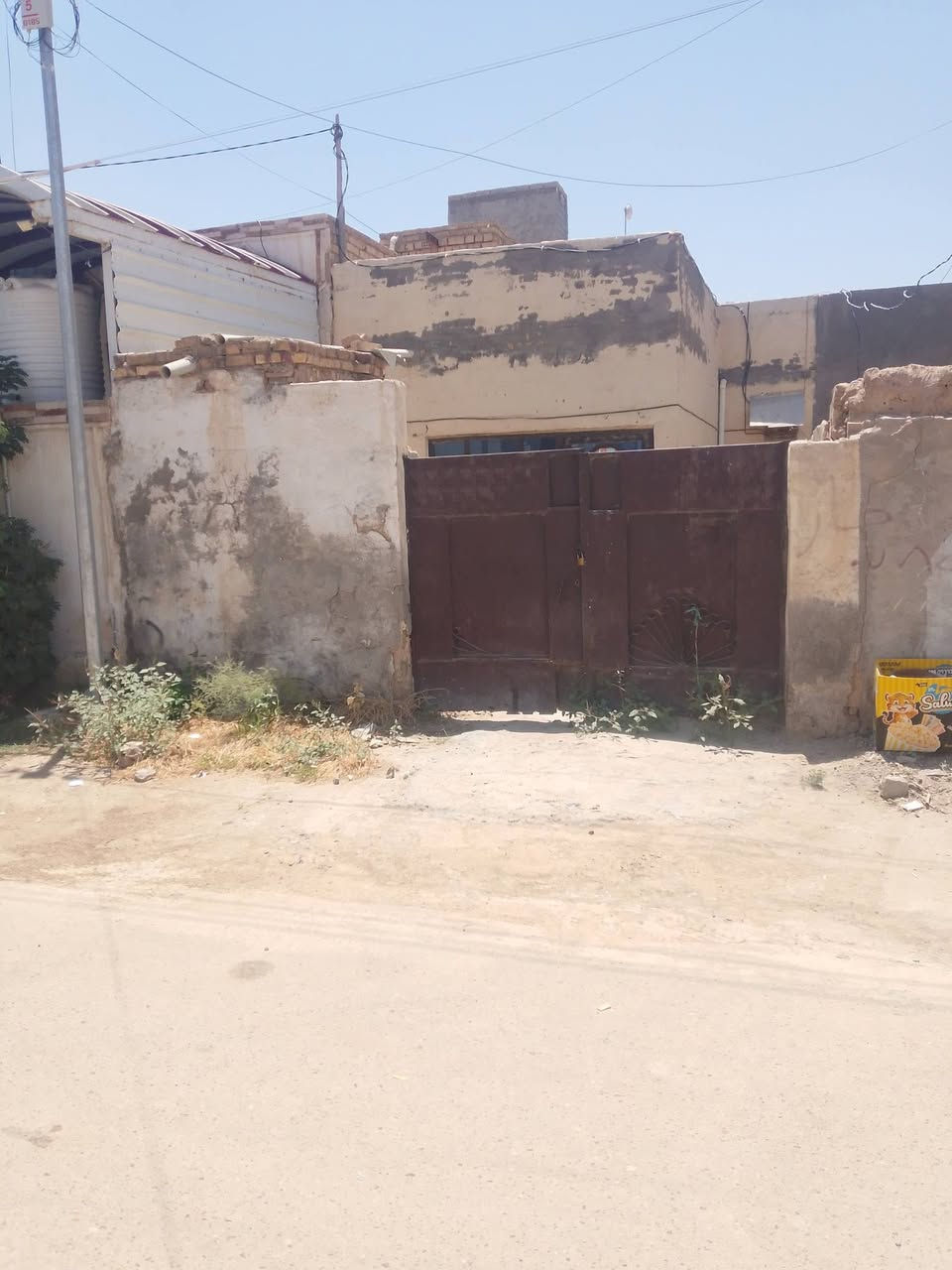 من رحضه مدير الكروب سلام عليكم
مشتمل للايجار في حي ابو سديره

مساحته 100متر

يحتوي على 

استقبال 

مطبخ

صاله

غرفه 

مجمع صحيات داخليه و خارجيه

مكتب الوارث لعقار
شيخ أنمار الدليمي 
 بإدارة
 عبدالله الجناحي 

***********
