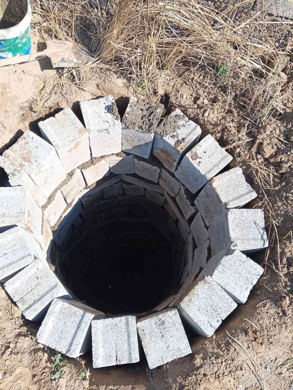 كادر حفر منهولات دائري ومربع
في العلم والعالي والخرجه والدبسه
وحسب القياسات
مترين ونص مترين متر ونص متر
وكذالك يوجد كادر تصريف مياه الأمطار مياه الشارع 
يوجد كادر تصفير بيوت مع الحدل والصب
ويوجد كادر تفليش صب بيوت ارضيات وجدران
ونصب السياجات
***********
***********
