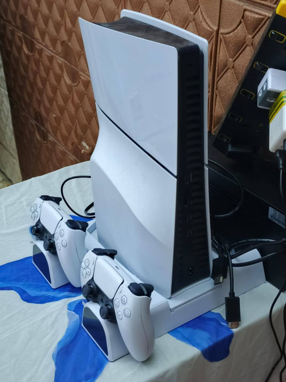 #مساء الخير حبايب عندي بلي 5 للبيع مستعمل اخو جديد مع ملحلقاته جوستك عدد 2 فان تبريد ونفس الوقت شاحن يدات يوبي اس يدوم ساعه تشغيل كيبل HD
قرص جي تي اي 4 السعر مراسلتي على الواتساب او على الماسنجر عنواني بغداد الحسينيه مال الراشديه قرب سوق الأول👍🏿👍🏿


**إذا كنت صاحب هذا الإعلان وتريد حذفه لأي سبب، رجاءا أرسل رسالة إلى الدعم الفني**