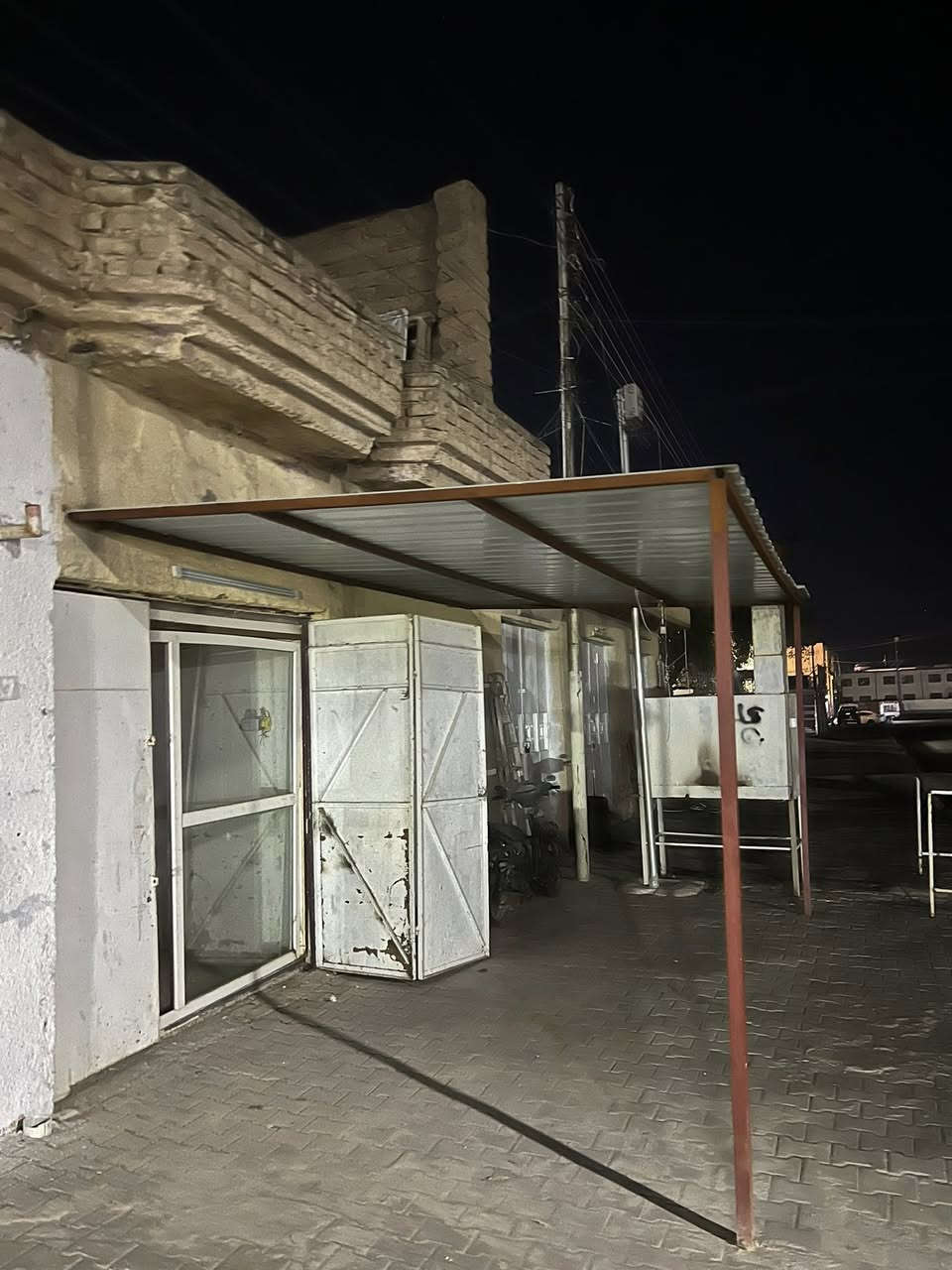 للبيع سقيفه بعدهه جديده وشوايه مال كباب ***********
