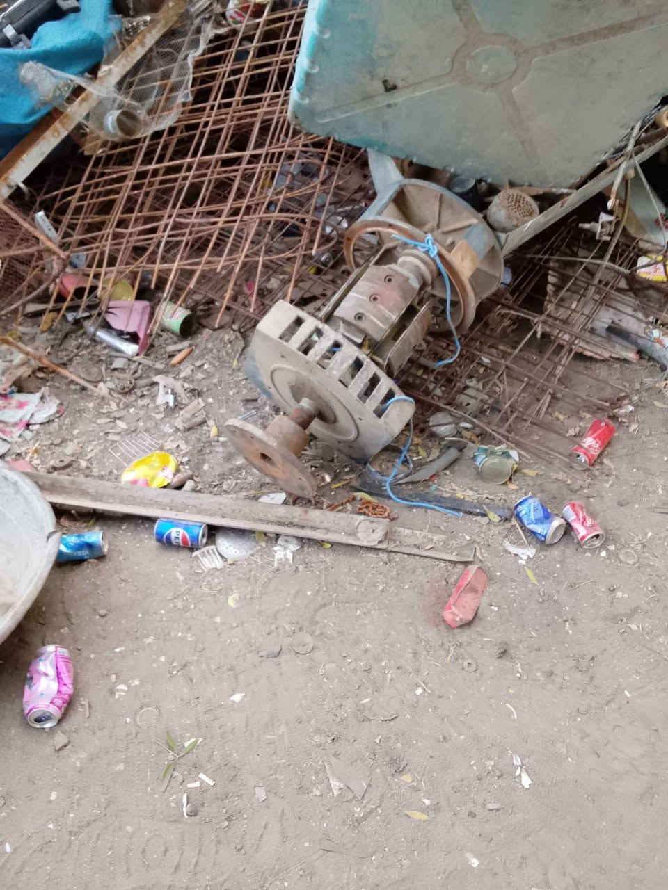 حديد سكراب للبيع مطروح كمية تقريبا 15طن ***********
