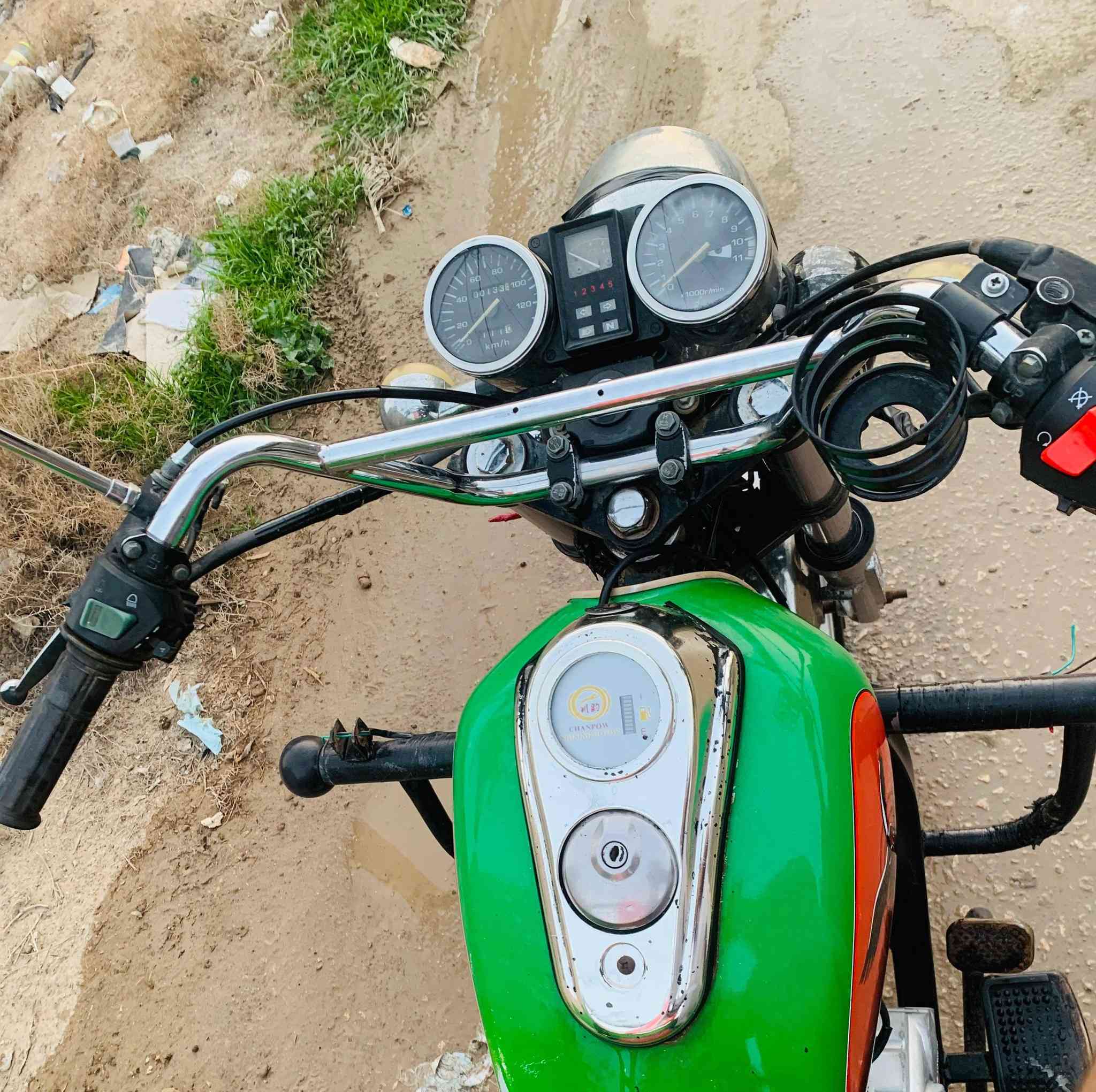 ستوته جمرة اوراق كاملة من ايدك للشارع مابيهه نقص برغي واحد موديل 22 اوراق كاملة السعر مليونين وبيهه مجال للشراي عنواني بابل الحصوه رقم الهاتف ***********
